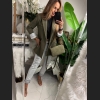 Marynarka oversize w kolorze khaki o wydłużonym fasonie